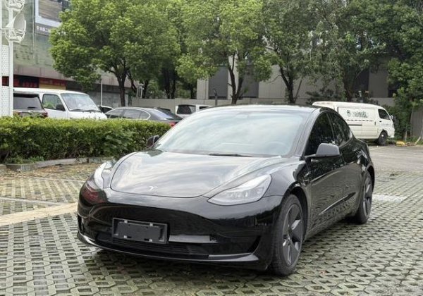 鑫配资官网 12.6万捡漏特斯拉Model3，三年省十万，真能开出未来感？